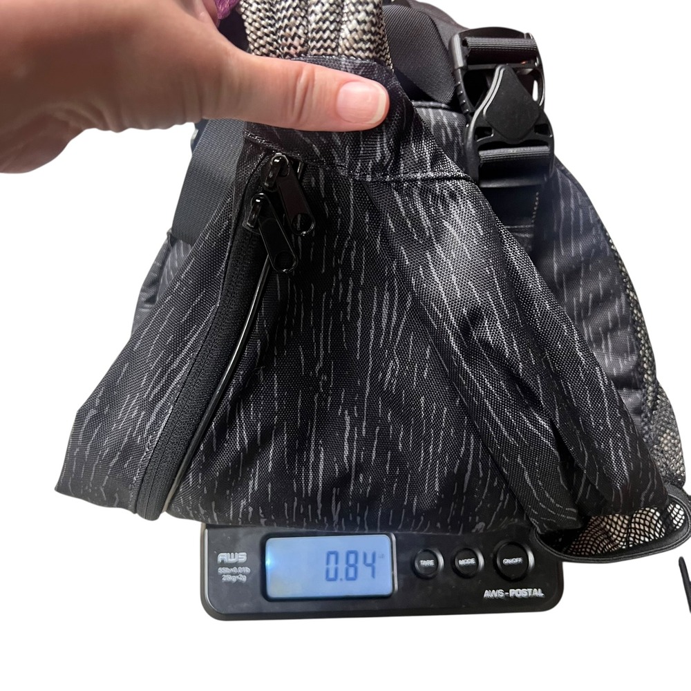KAVU Rope Bag Sling Backpack Black Woodgrain Print Polyester Crossbody Bag - Picture 7 of 7